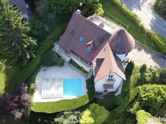Villa 7 pièces 180 m²
