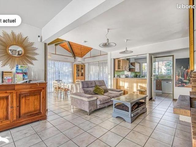 Villa 7 pièces 182 m²