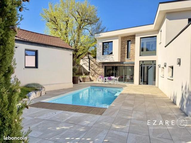 Villa 7 pièces 186 m²