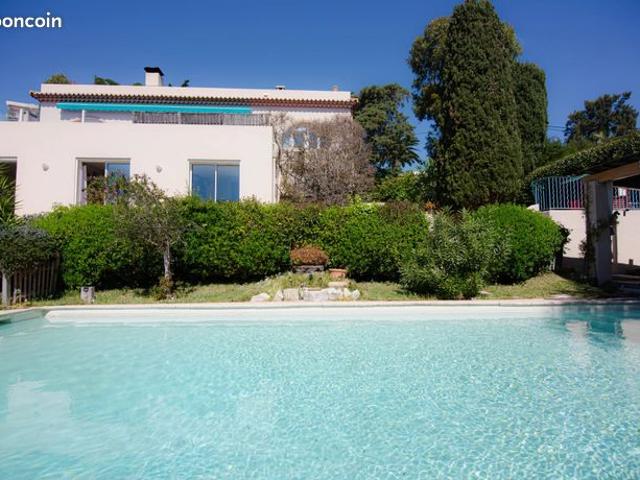 Villa 7 pièces 188 m²