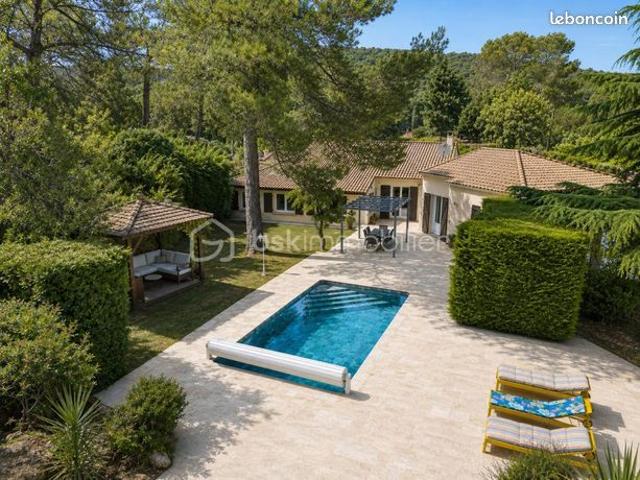 Villa 7 pièces 195 m²
