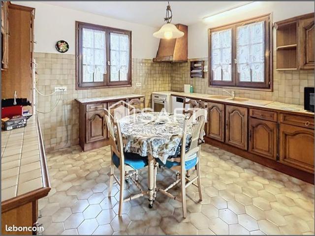 Villa 7 pièces 196 m²