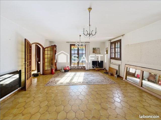 Villa 7 pièces 196 m²