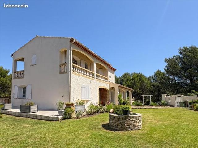 Villa 7 pièces 196 m²