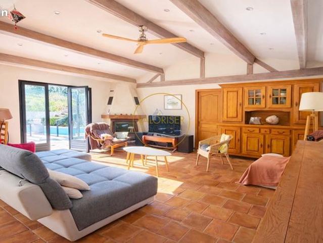 Villa 7 pièces 196 m²