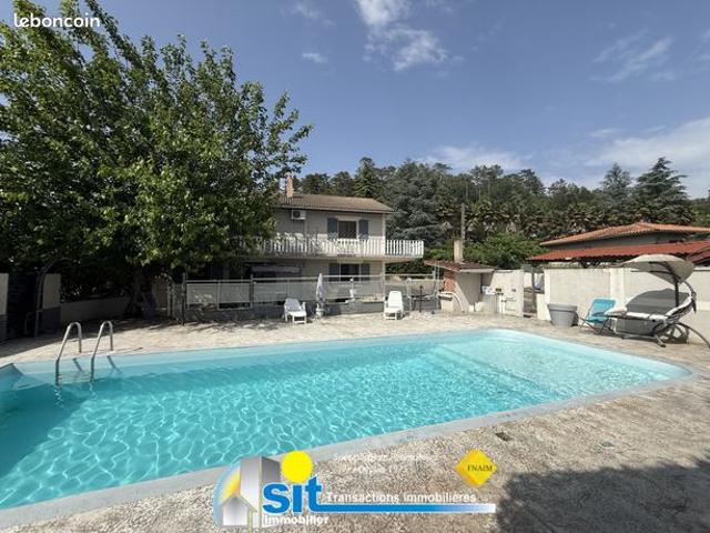 Villa 7 pièces 200 m²