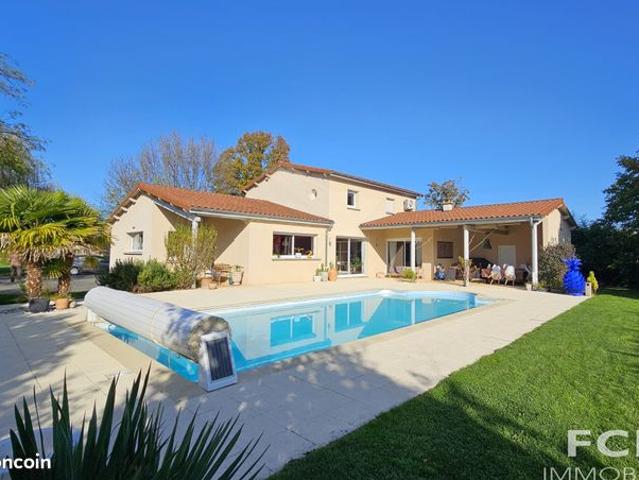 Villa 7 pièces 200 m²