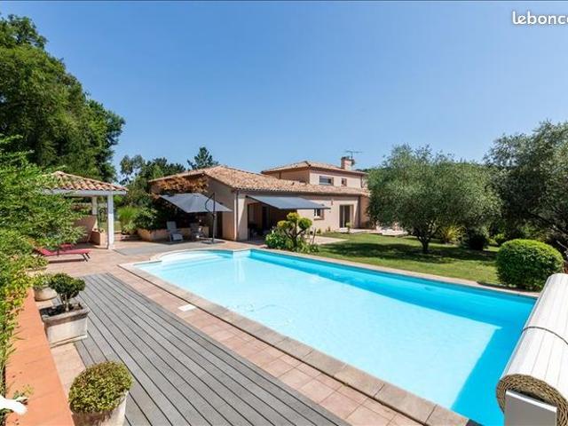 Villa 7 pièces 200 m²