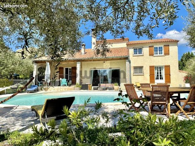 Villa 7 pièces 200 m²