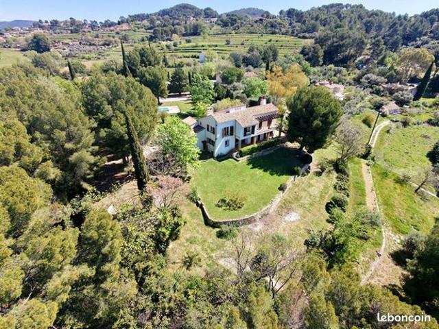 Villa 7 pièces 200 m²