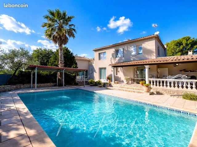 Villa 7 pièces 200 m²