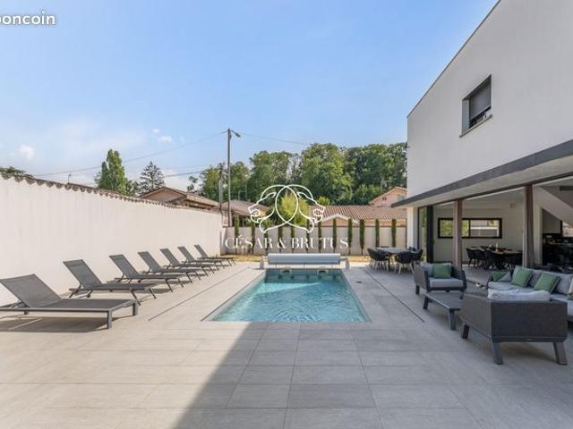 Villa 7 pièces 200 m²