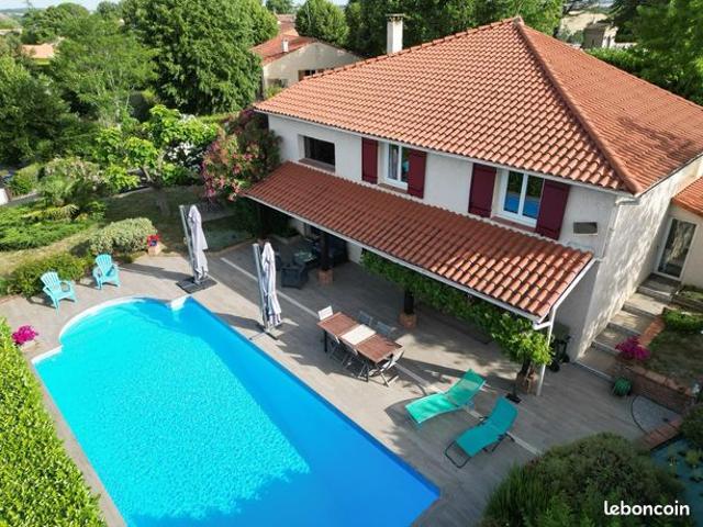 Villa 7 pièces 200 m²