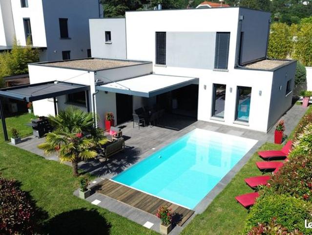 Villa 7 pièces 200 m²