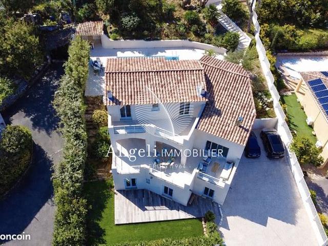 Villa 7 pièces 200 m²