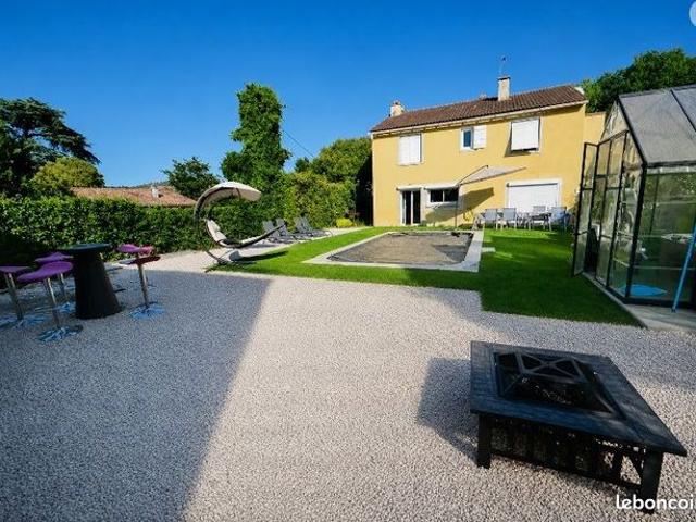 Villa 7 pièces 200 m²
