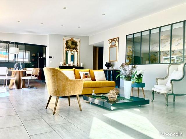 Villa 7 pièces 202 m²