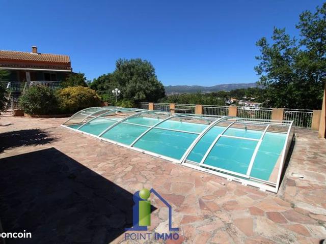 Villa 7 pièces 202 m²