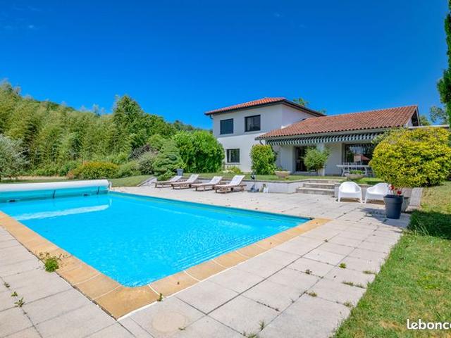Villa 7 pièces 204 m²