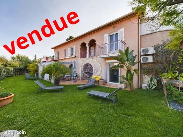 Villa 7 pièces 205 m²