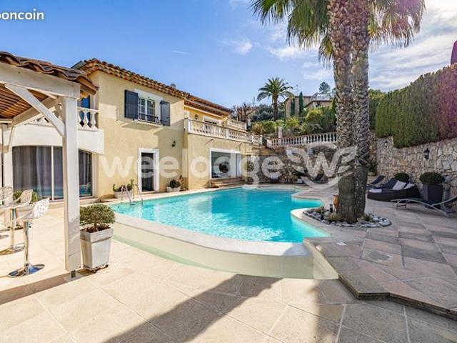Villa 7 pièces 205 m²