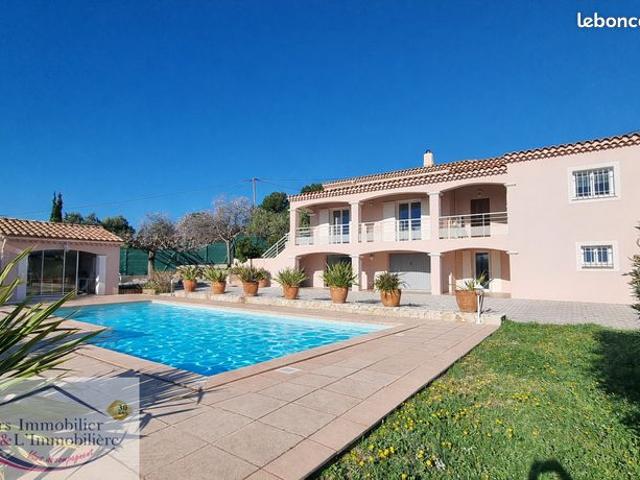 Villa 7 pièces 205 m²