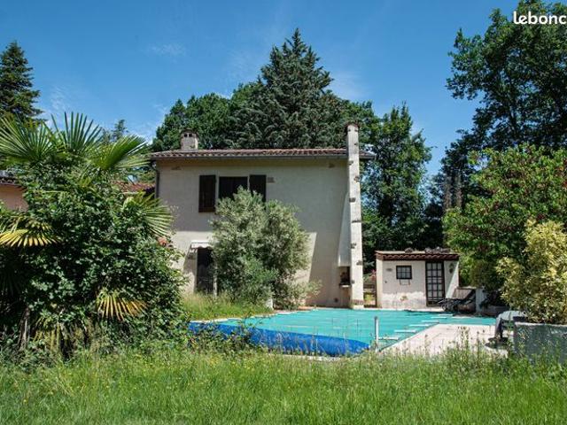 Villa 7 pièces 205 m²