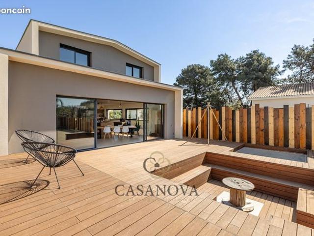 Villa 7 pièces 205 m²