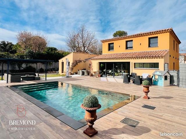 Villa 7 pièces 206 m²