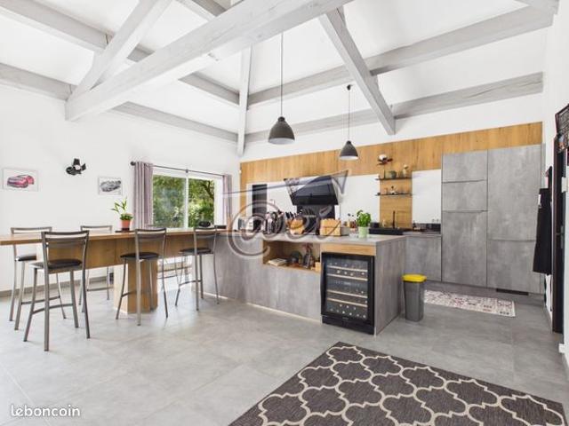 Villa 7 pièces 207 m²