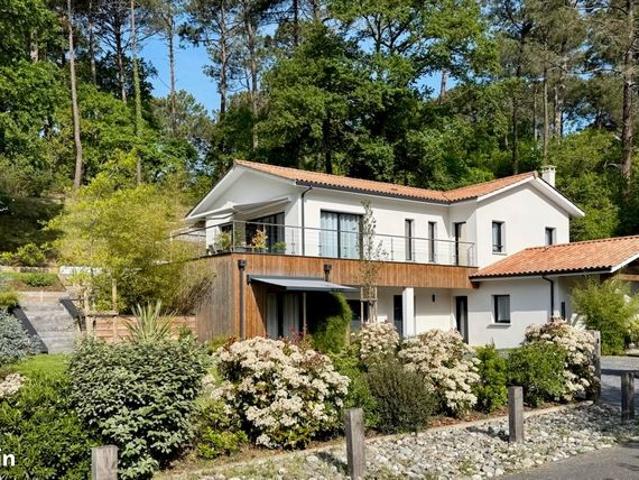 Villa 7 pièces 207 m²