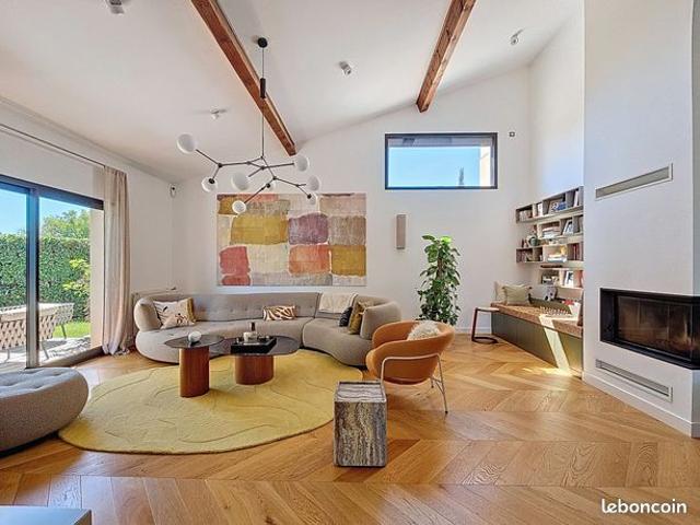 Villa 7 pièces 209 m²