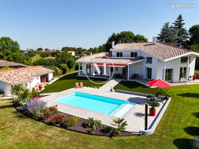 Villa 7 pièces 207 m²