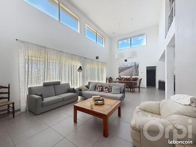 Villa 7 pièces 208 m²