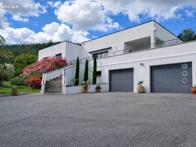 Villa 7 pièces 208 m²