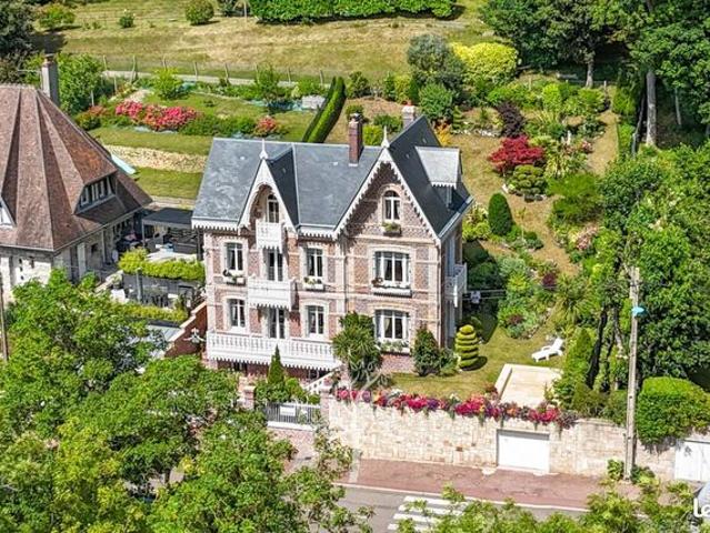 Villa 7 pièces 209 m²