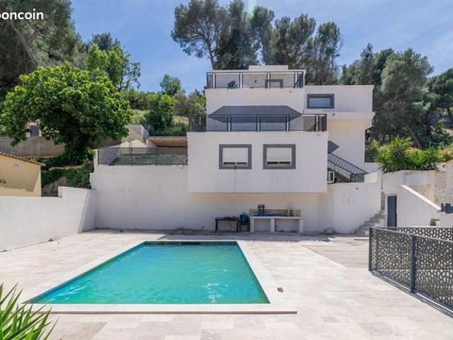 Villa 7 pièces 210 m²