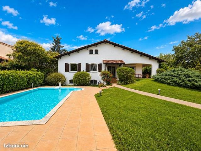 Villa 7 pièces 210 m²