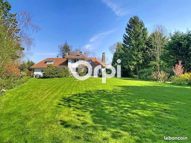 Villa 7 pièces 210 m²