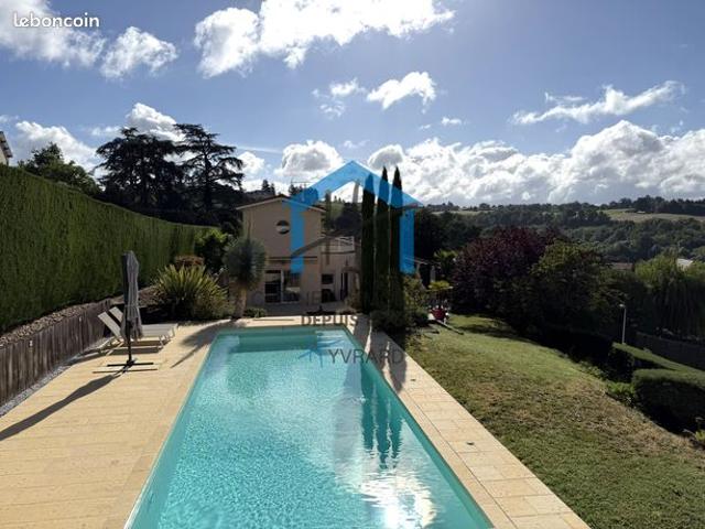 Villa 7 pièces 210 m²