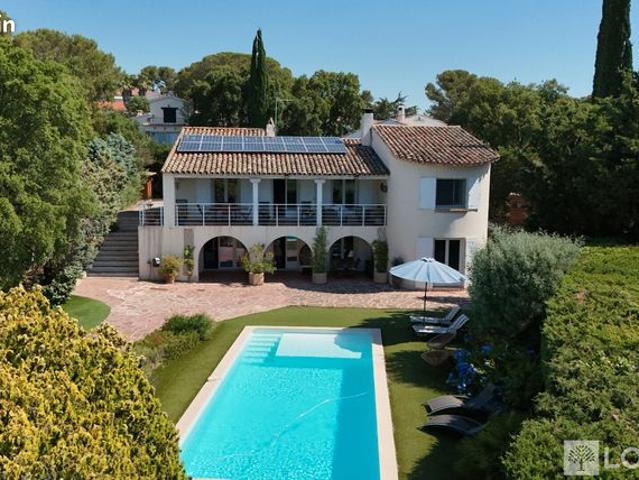 Villa 7 pièces 210 m²