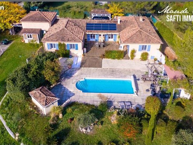 Villa 7 pièces 210 m²