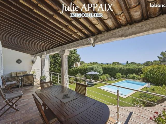 Villa 7 pièces 210 m²