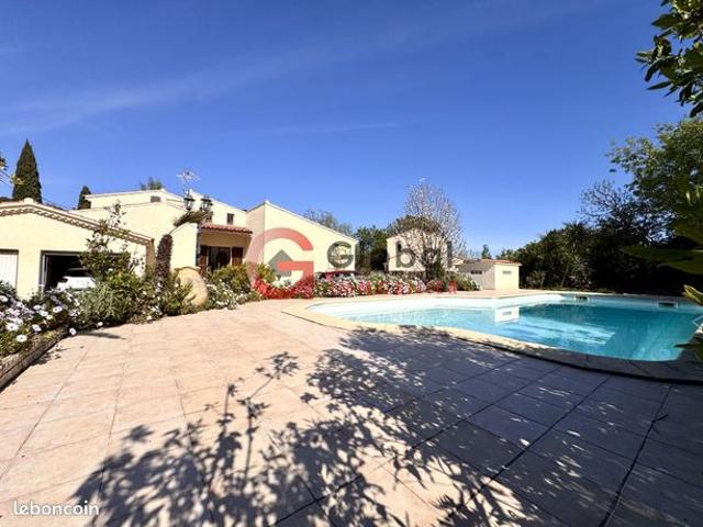 Villa 7 pièces 210 m²
