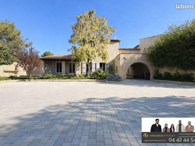 Villa 7 pièces 210 m²