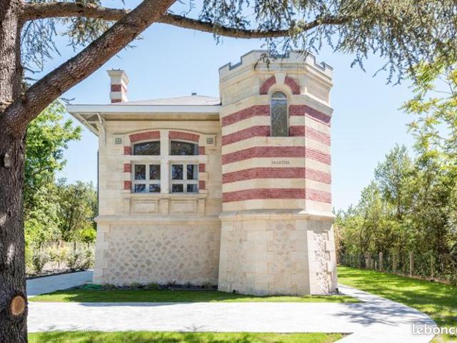 Villa 7 pièces 210 m²