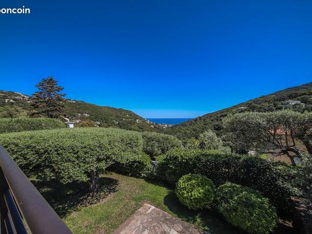 Villa 7 pièces 210 m²