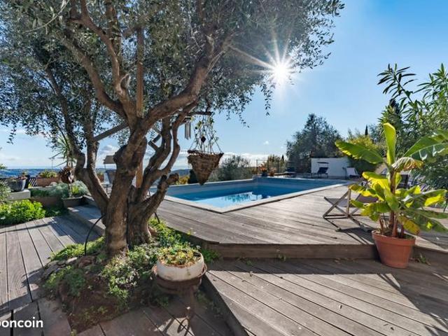 Villa 7 pièces 210 m²