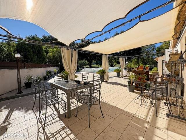 Villa 7 pièces 210 m²