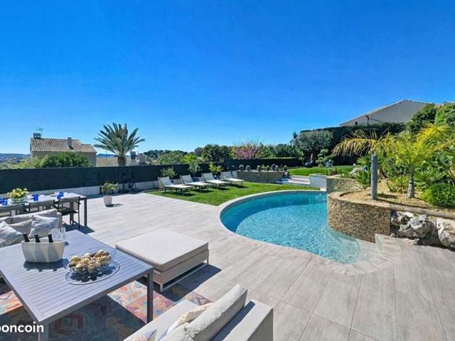 Villa 7 pièces 210 m²